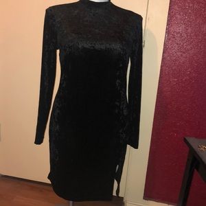Black long sleeve velvet dress